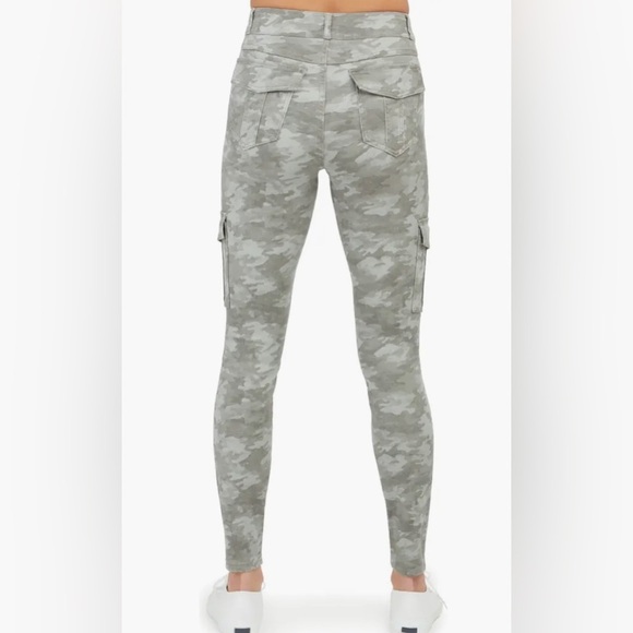 NEW SPANX - Stretch Twill Ankle Cargo Pants - Picture 2 of 7